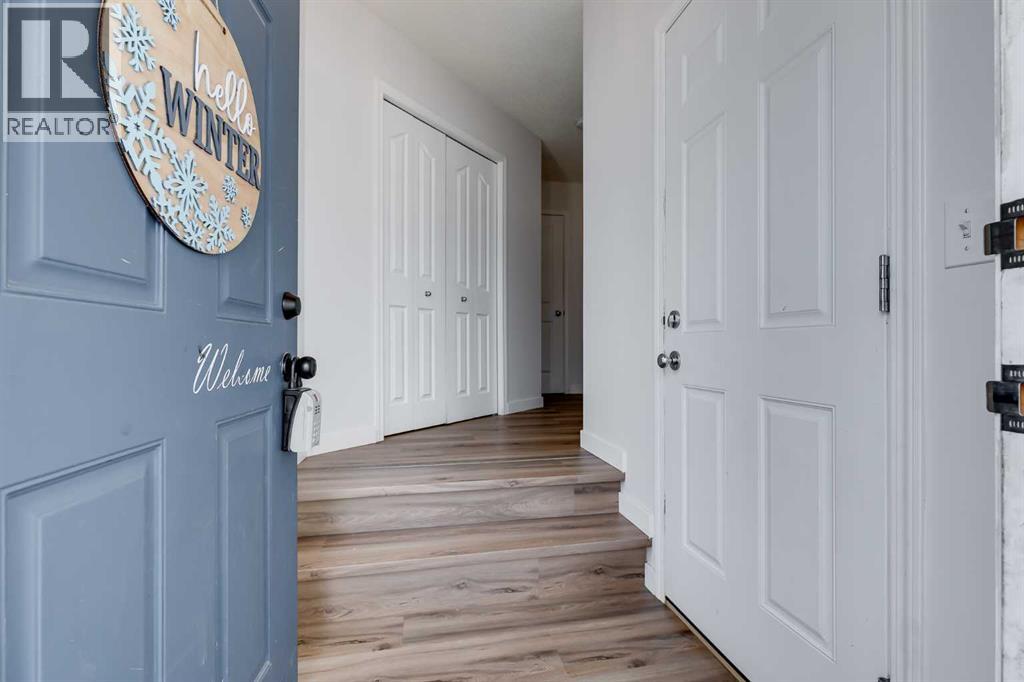 2 Everridge Villas Sw, Calgary, Alberta  T2Y 4Z1 - Photo 3 - A2294641