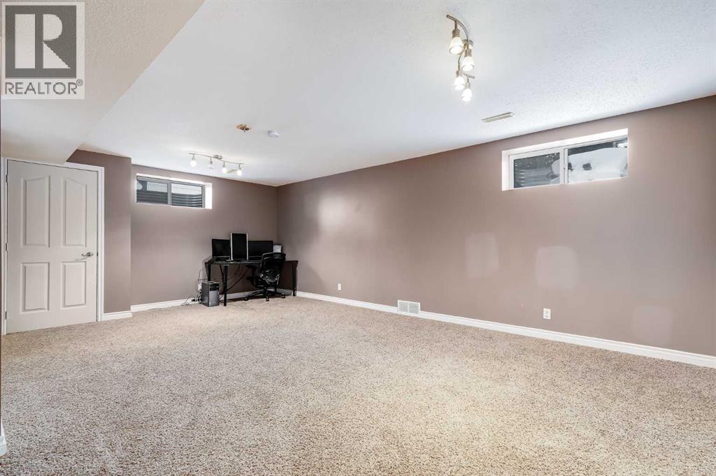 2 Everridge Villas Sw, Calgary, Alberta  T2Y 4Z1 - Photo 23 - A2294641