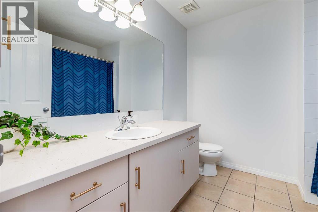 2 Everridge Villas Sw, Calgary, Alberta  T2Y 4Z1 - Photo 17 - A2294641