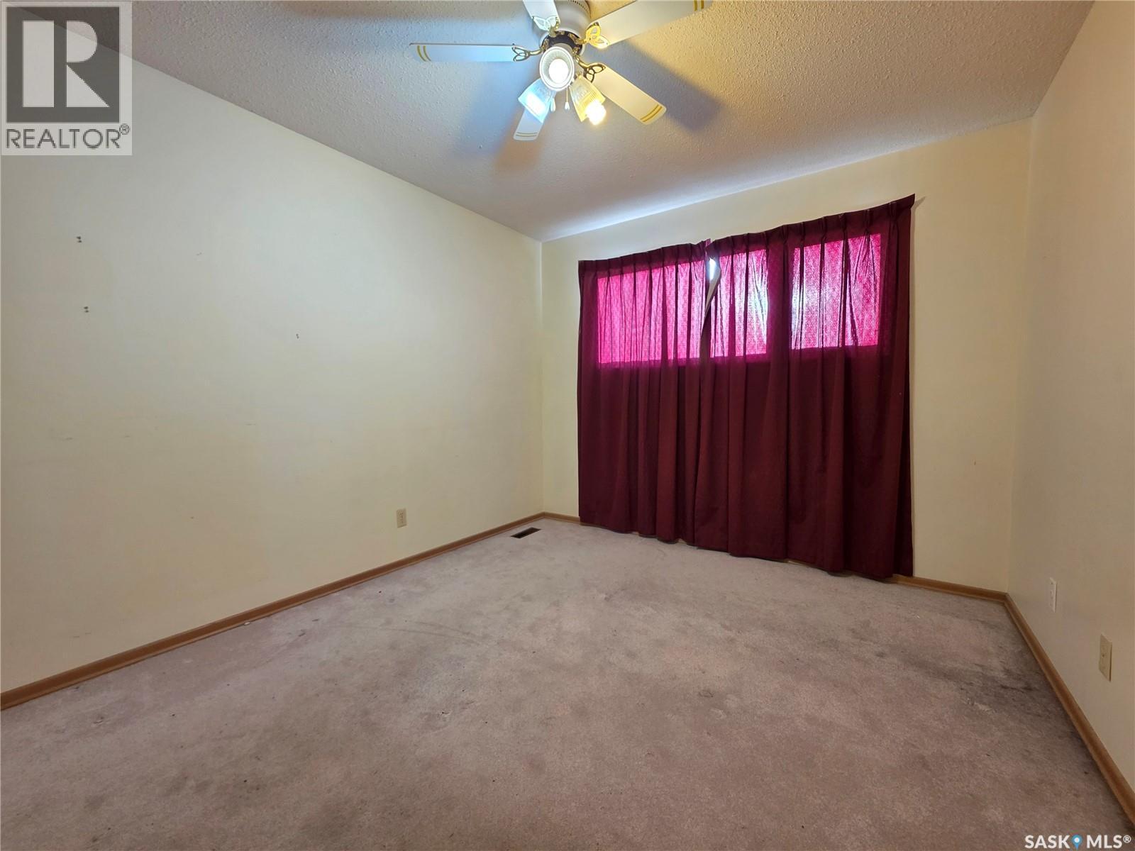 244 18th Avenue Ne, Swift Current, Saskatchewan  S9H 2Y1 - Photo 10 - SK031474