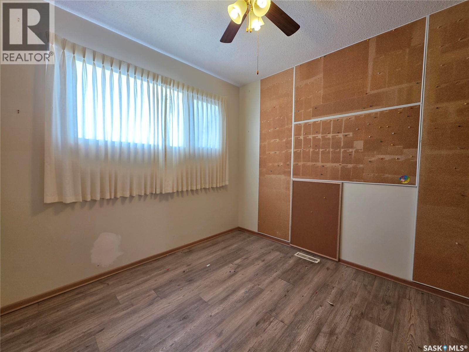 244 18th Avenue Ne, Swift Current, Saskatchewan  S9H 2Y1 - Photo 12 - SK031474