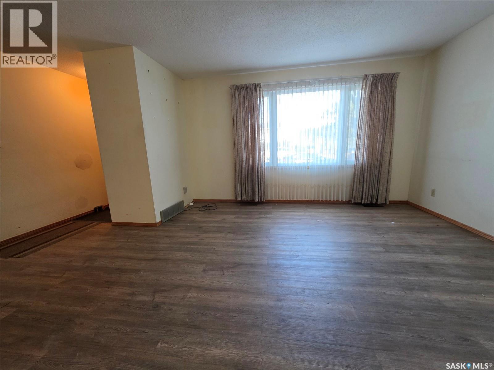 244 18th Avenue Ne, Swift Current, Saskatchewan  S9H 2Y1 - Photo 5 - SK031474