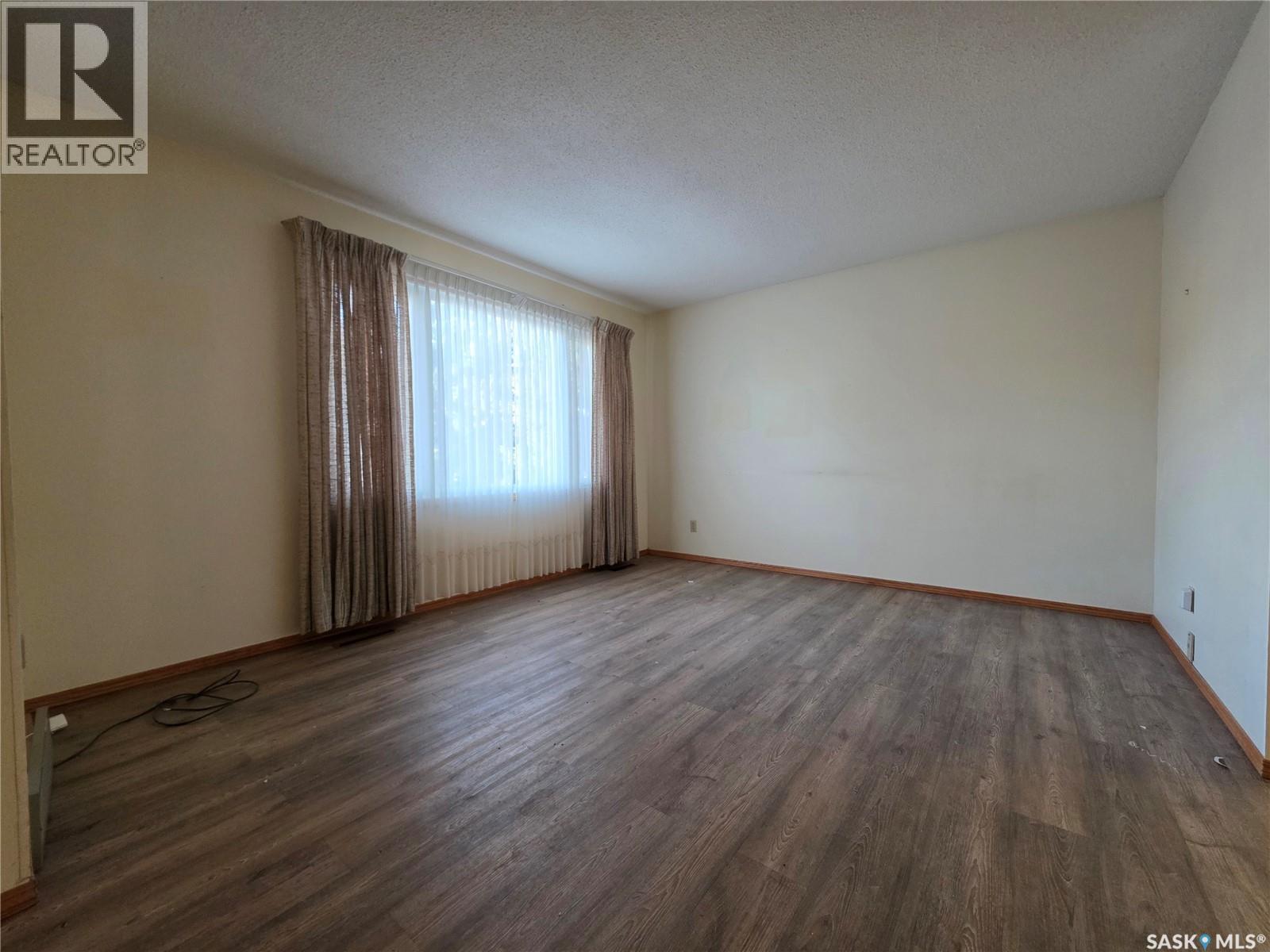 244 18th Avenue Ne, Swift Current, Saskatchewan  S9H 2Y1 - Photo 6 - SK031474