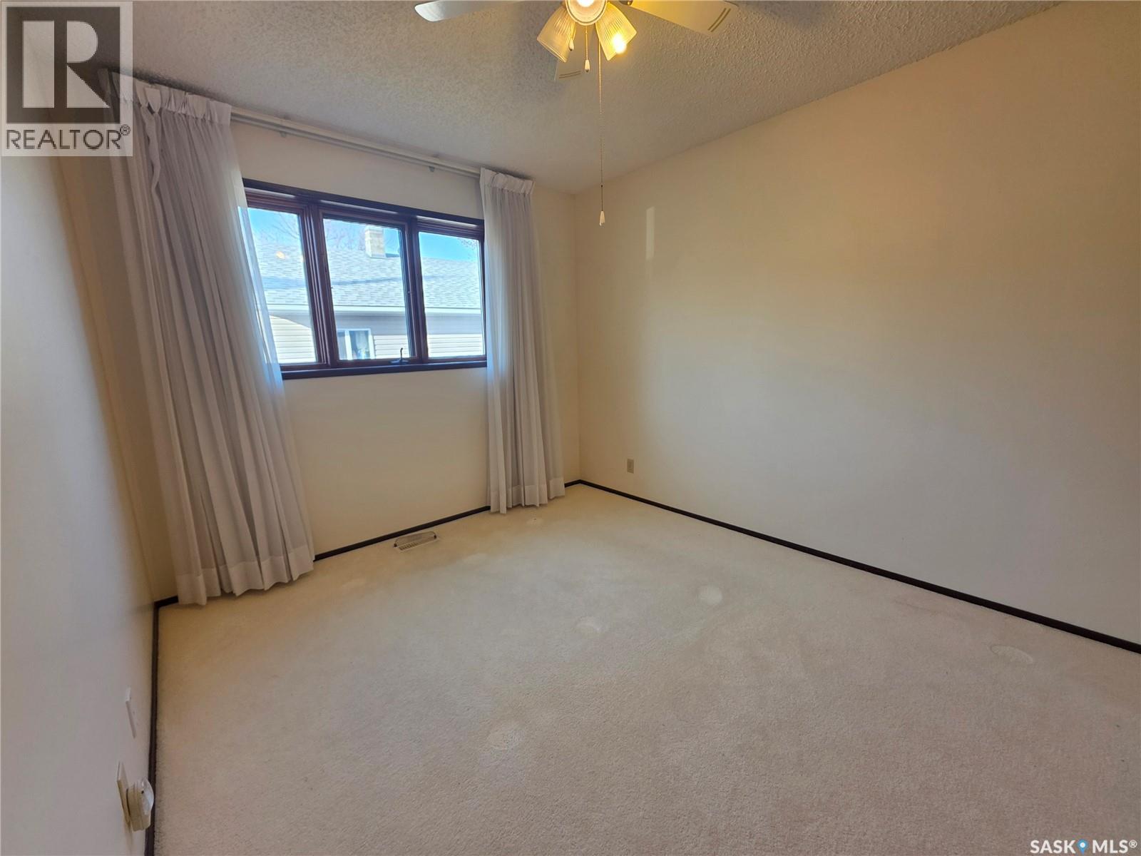 624 7th Avenue Ne, Swift Current, Saskatchewan  S9H 2N9 - Photo 11 - SK031454