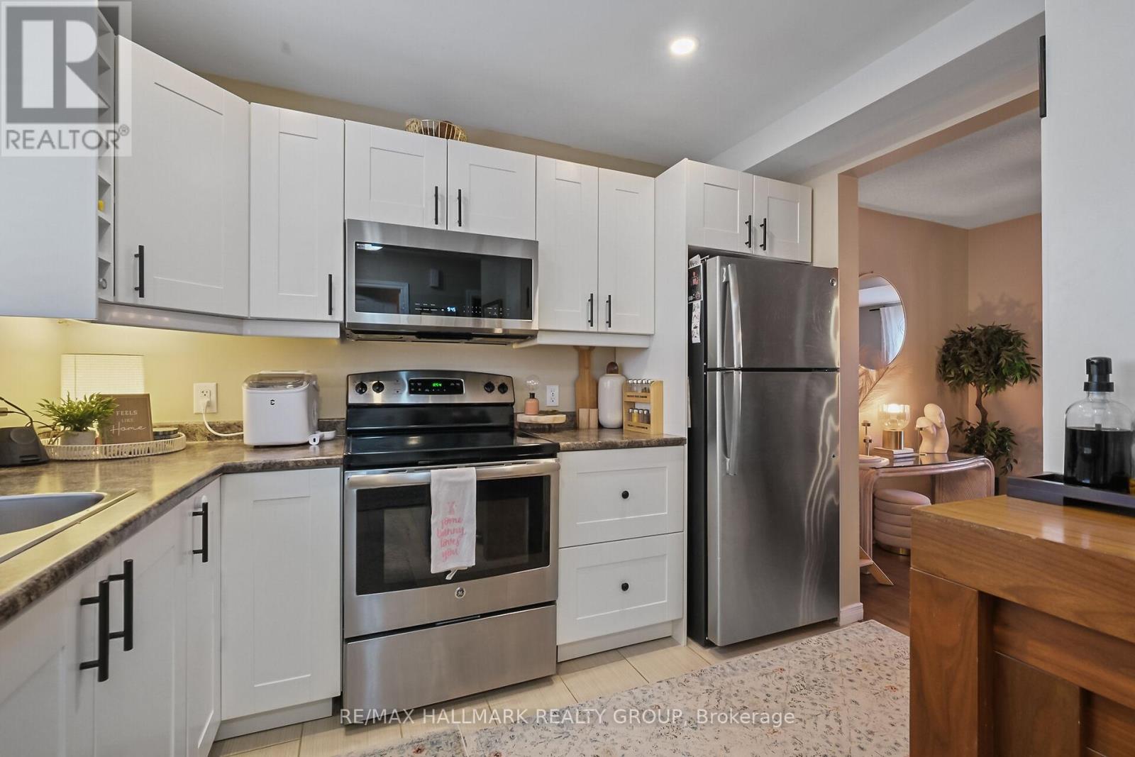 119 Teal Crescent, Ottawa, Ontario  K1E 2C1 - Photo 11 - X12909342