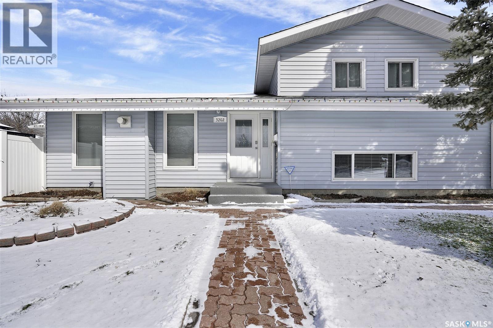 3202 9th Avenue N, Regina, Saskatchewan  S4R 8C9 - Photo 1 - SK031402