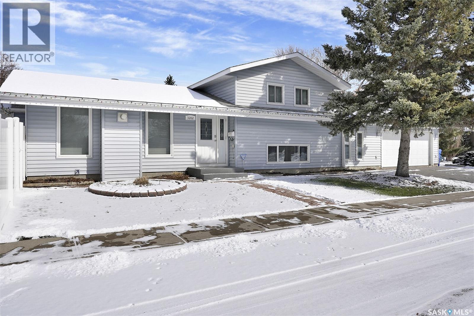 3202 9th Avenue N, Regina, Saskatchewan  S4R 8C9 - Photo 2 - SK031402