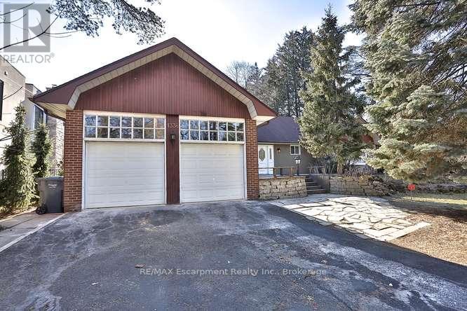 1336 Queen Victoria Avenue, Mississauga, Ontario  L5H 3H3 - Photo 2 - W12779448