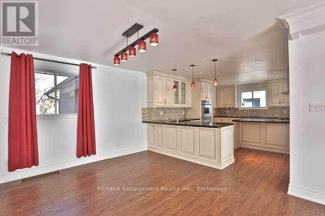 1336 Queen Victoria Avenue, Mississauga, Ontario  L5H 3H3 - Photo 11 - W12779448