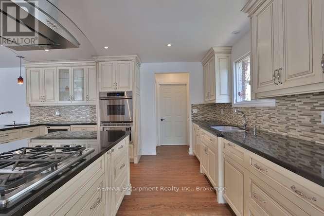 1336 Queen Victoria Avenue, Mississauga, Ontario  L5H 3H3 - Photo 15 - W12779448