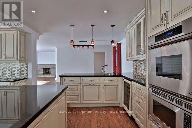 1336 Queen Victoria Avenue, Mississauga, Ontario  L5H 3H3 - Photo 18 - W12779448