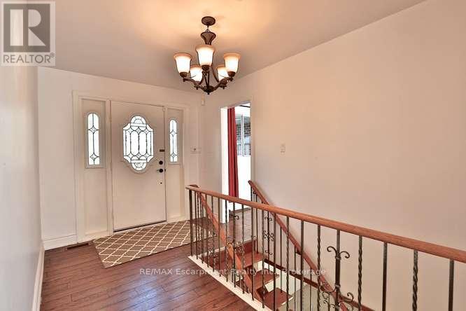 1336 Queen Victoria Avenue, Mississauga, Ontario  L5H 3H3 - Photo 4 - W12779448