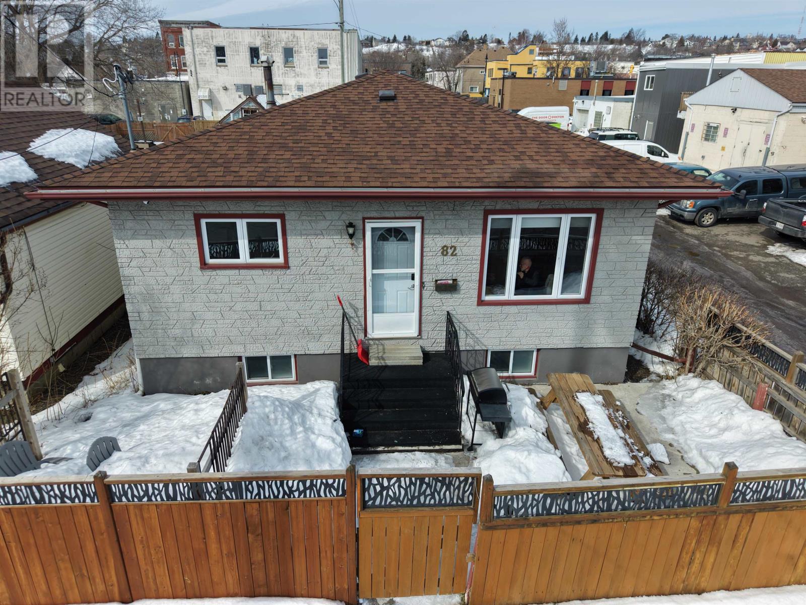 82 Machar Ave., Thunder Bay, Ontario  P7B 2Y6 - Photo 3 - TB2600426