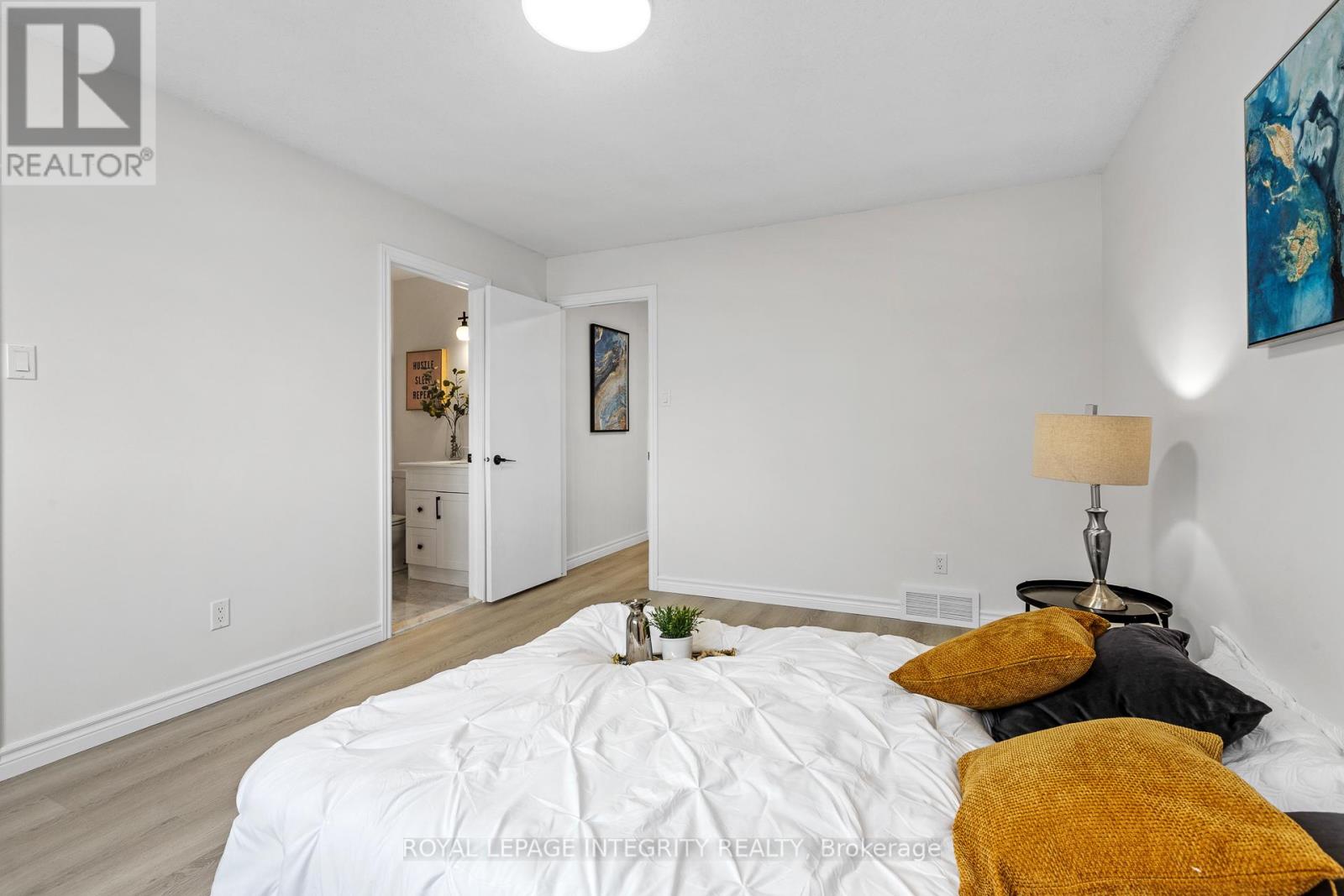 6368 Viseneau Drive, Ottawa, Ontario  K1C 2J2 - Photo 15 - X12930636