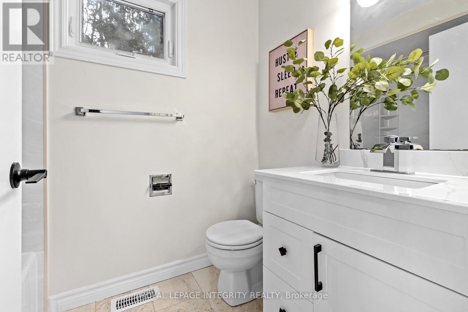 6368 Viseneau Drive, Ottawa, Ontario  K1C 2J2 - Photo 17 - X12930636