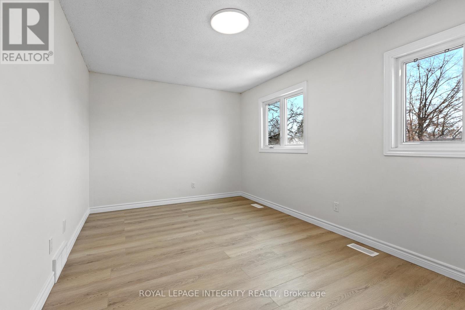 6368 Viseneau Drive, Ottawa, Ontario  K1C 2J2 - Photo 21 - X12930636