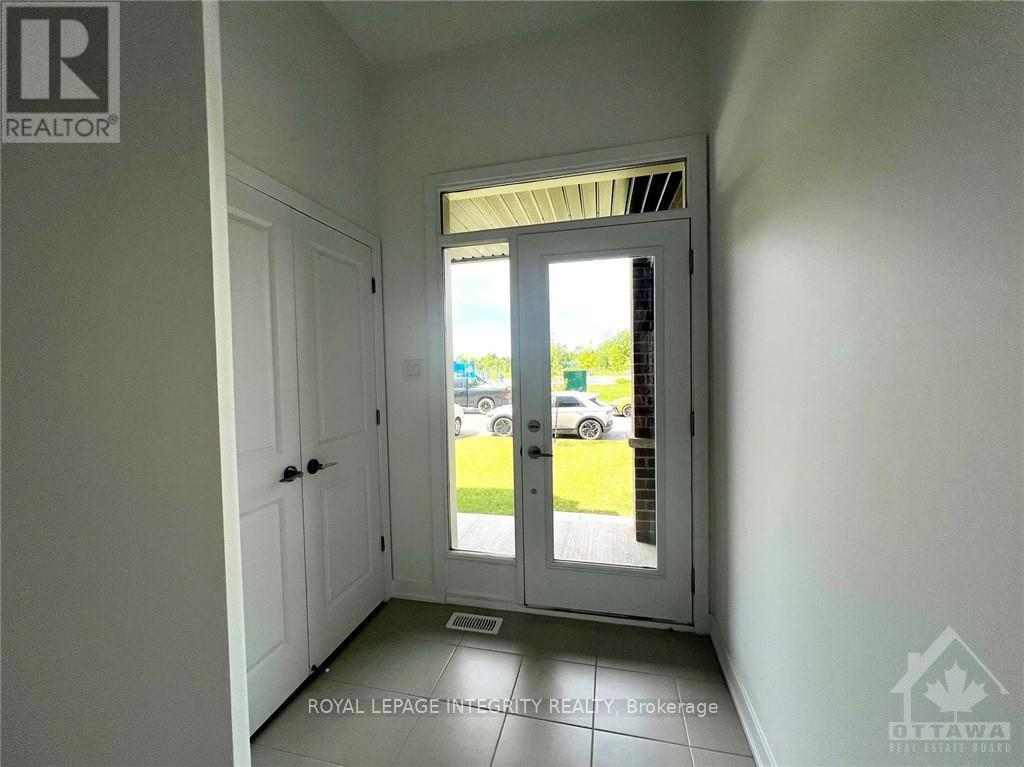 53 Maize Street, Ottawa, Ontario  K2S 2T2 - Photo 3 - X12930692