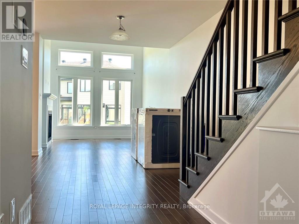 53 Maize Street, Ottawa, Ontario  K2S 2T2 - Photo 5 - X12930692