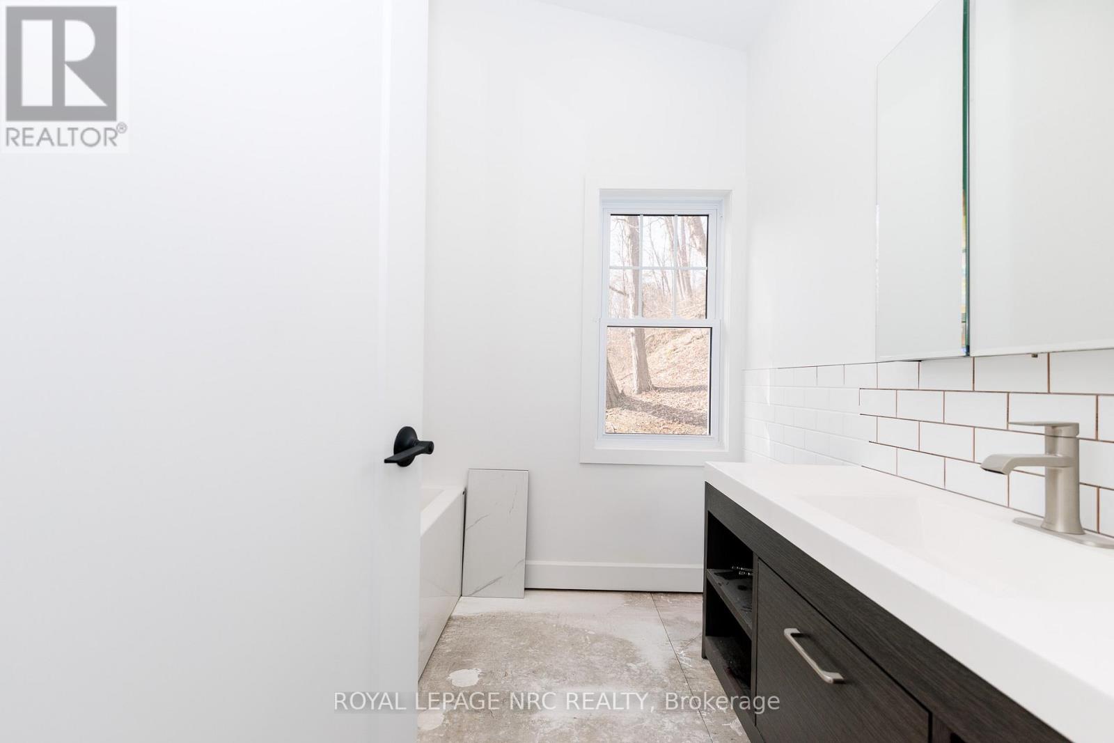 212 Holloway Bay Road, Port Colborne, Ontario  L0S 1R0 - Photo 24 - X12930744