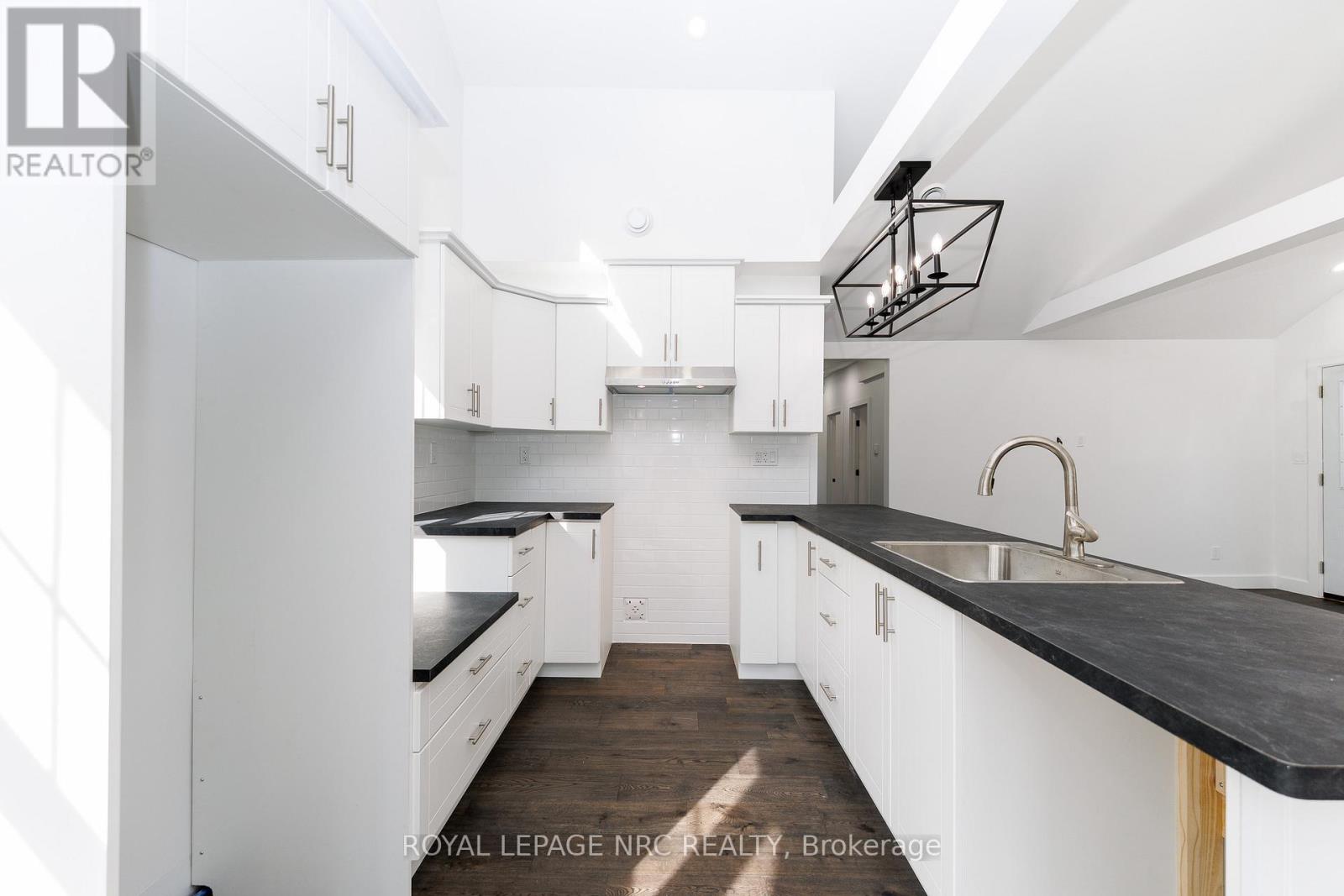 212 Holloway Bay Road, Port Colborne, Ontario  L0S 1R0 - Photo 5 - X12930744