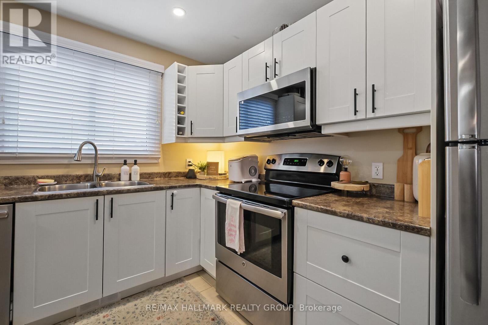 119 Teal Crescent, Ottawa, Ontario  K1E 2C1 - Photo 12 - X12909342