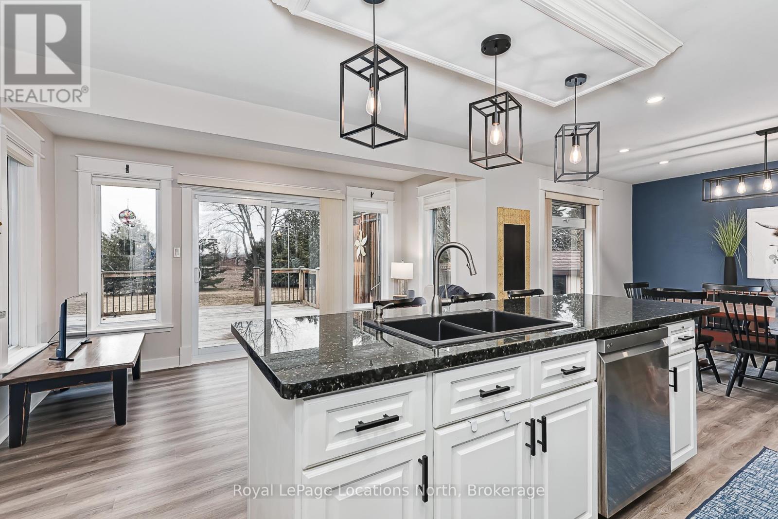 15 Blackburn Avenue, Clearview (Nottawa), Ontario  L0M 1P0 - Photo 12 - S12930724