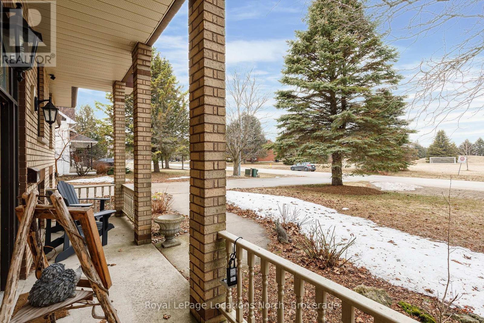 15 Blackburn Avenue, Clearview (Nottawa), Ontario  L0M 1P0 - Photo 2 - S12930724