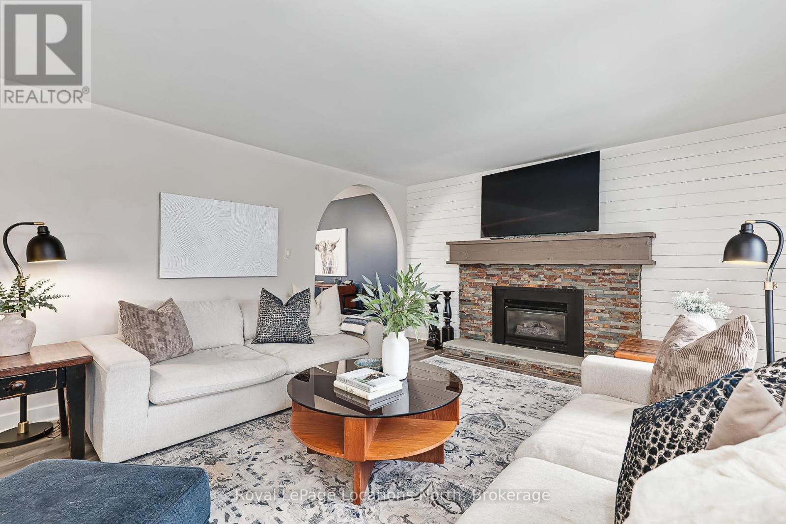 15 Blackburn Avenue, Clearview (Nottawa), Ontario  L0M 1P0 - Photo 4 - S12930724