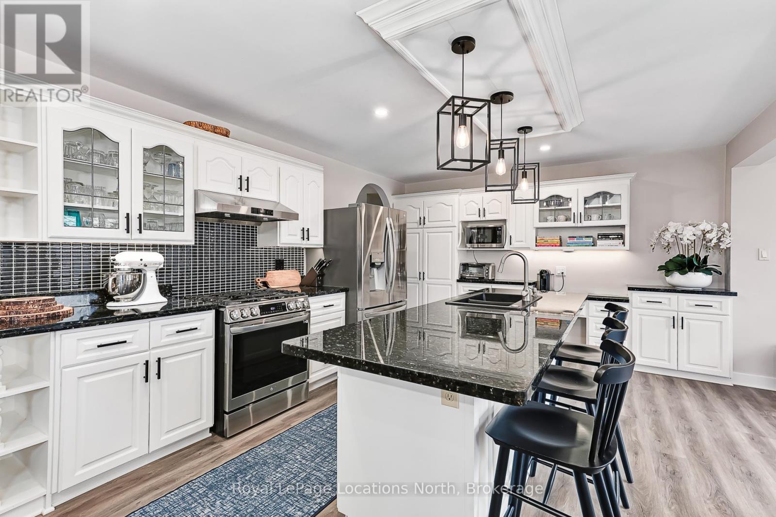 15 Blackburn Avenue, Clearview (Nottawa), Ontario  L0M 1P0 - Photo 8 - S12930724