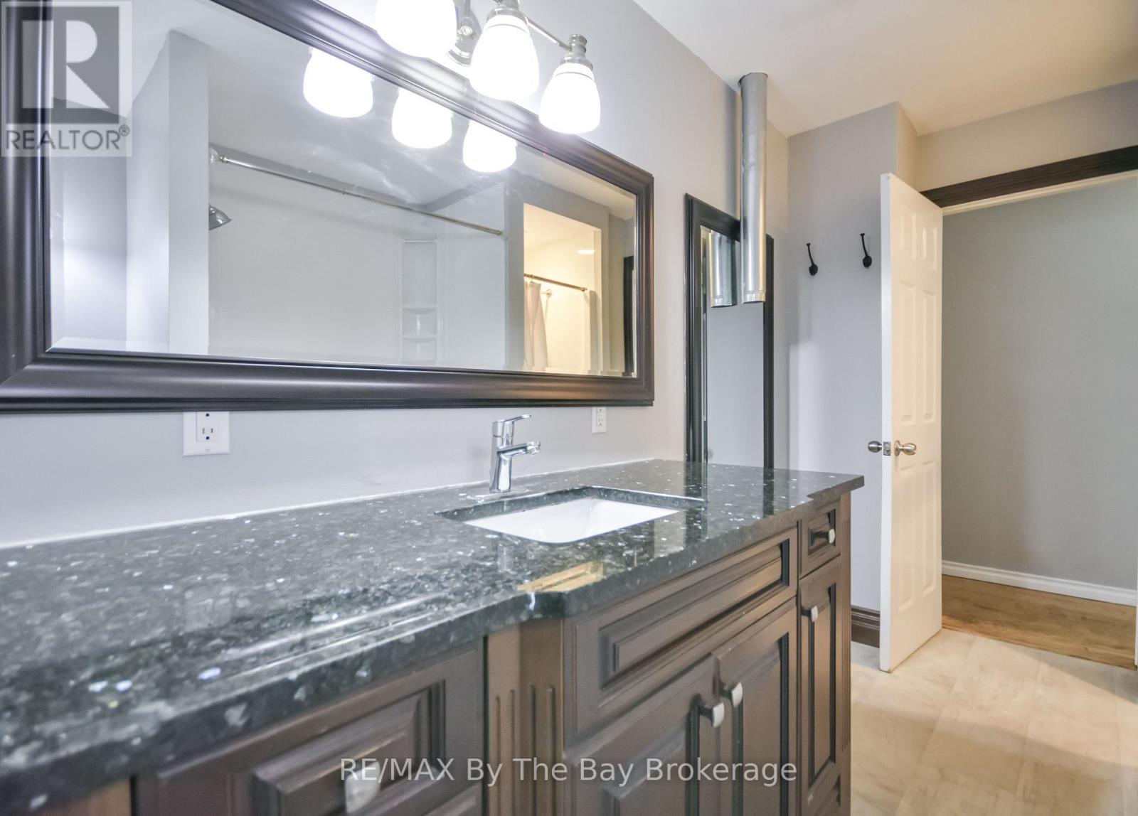 111 Balm Beach Road E, Tiny, Ontario  L0L 2J0 - Photo 34 - S12930798