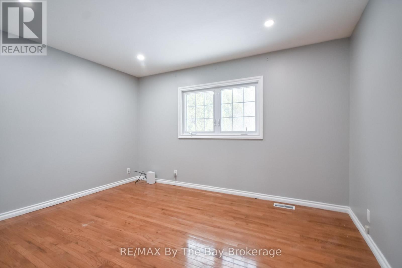 111 Balm Beach Road E, Tiny, Ontario  L0L 2J0 - Photo 37 - S12930798