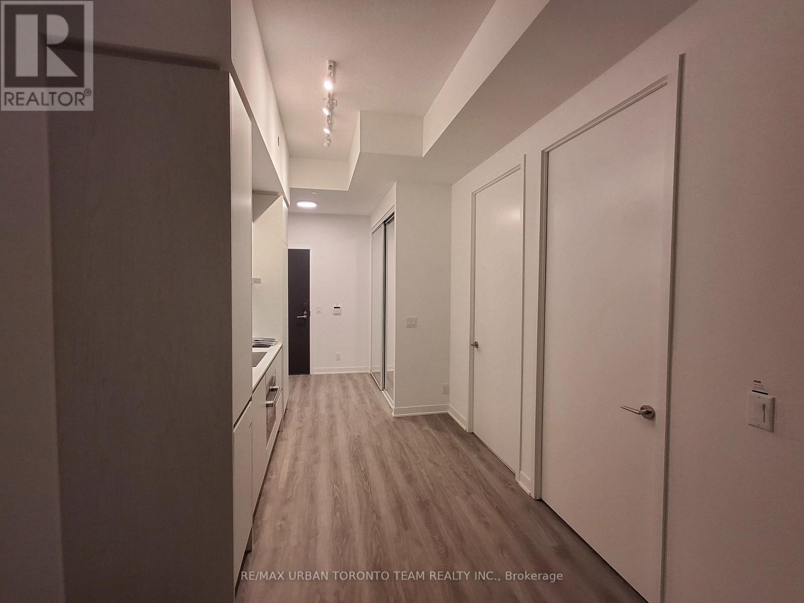 518 - 180 Front Street E, Toronto (Moss Park), Ontario  M5A 0K9 - Photo 3 - C12930730