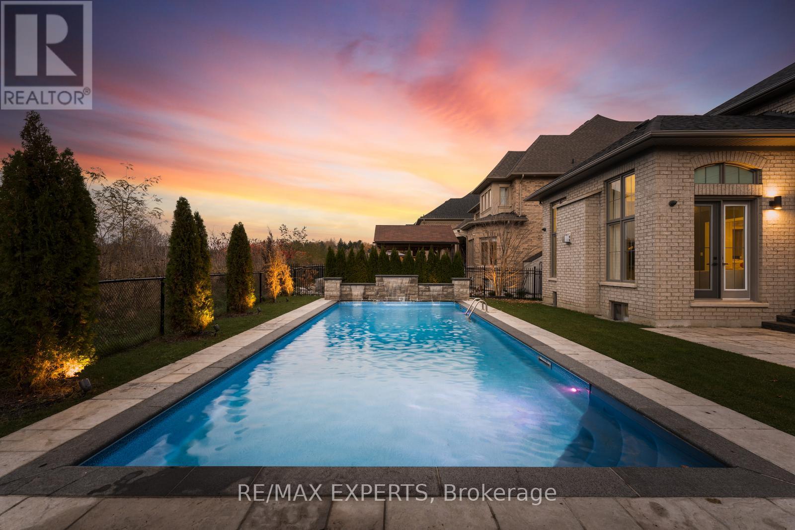 32 James Stokes Court, King, Ontario  L7B 1L6 - Photo 3 - N12911848