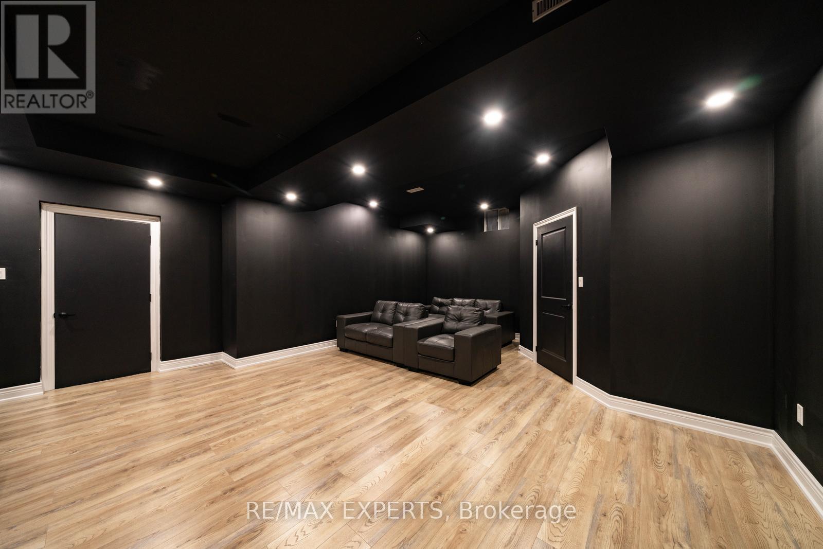 32 James Stokes Court, King, Ontario  L7B 1L6 - Photo 36 - N12911848