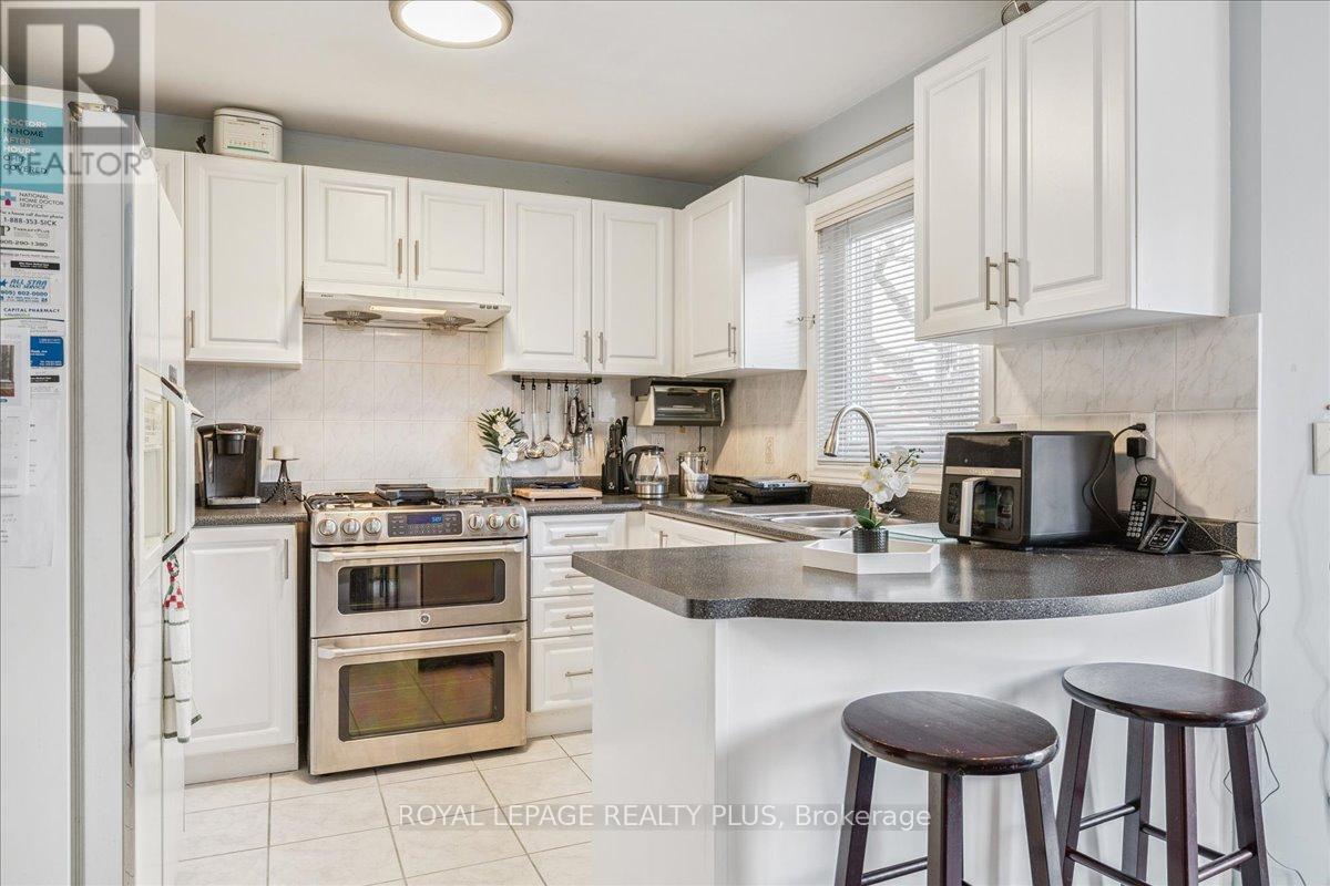 3561 Old Orchard Park Drive, Mississauga, Ontario  L5B 4E3 - Photo 16 - W12888716