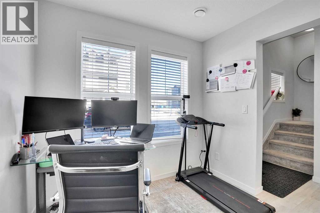 229 South Point Park SW, Airdrie, Alberta  T4B 5G8 - Photo 5 - A2287375