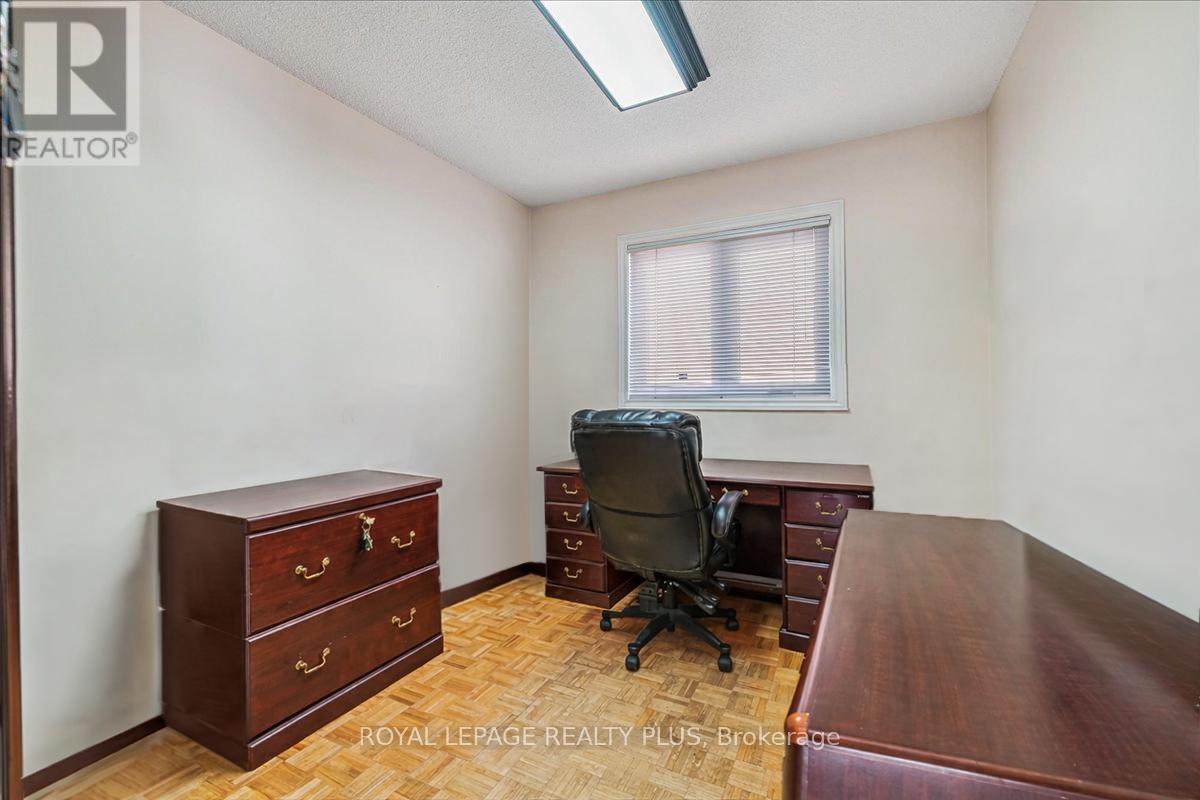 3561 Old Orchard Park Drive, Mississauga, Ontario  L5B 4E3 - Photo 23 - W12888716