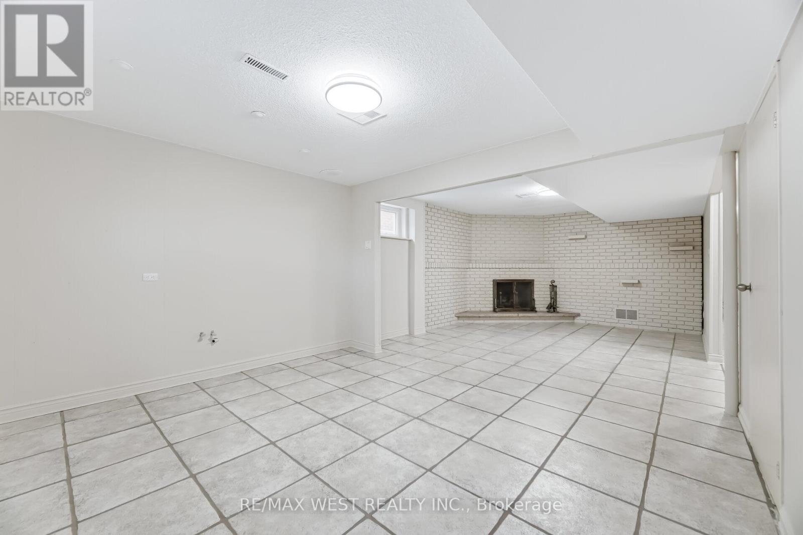 6 Disan Court, Toronto, Ontario  M9V 4A7 - Photo 23 - W12930106