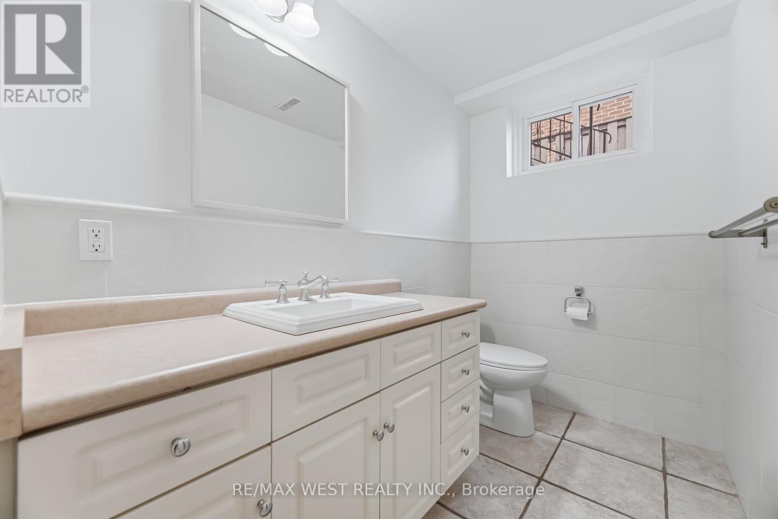 6 Disan Court, Toronto, Ontario  M9V 4A7 - Photo 27 - W12930106