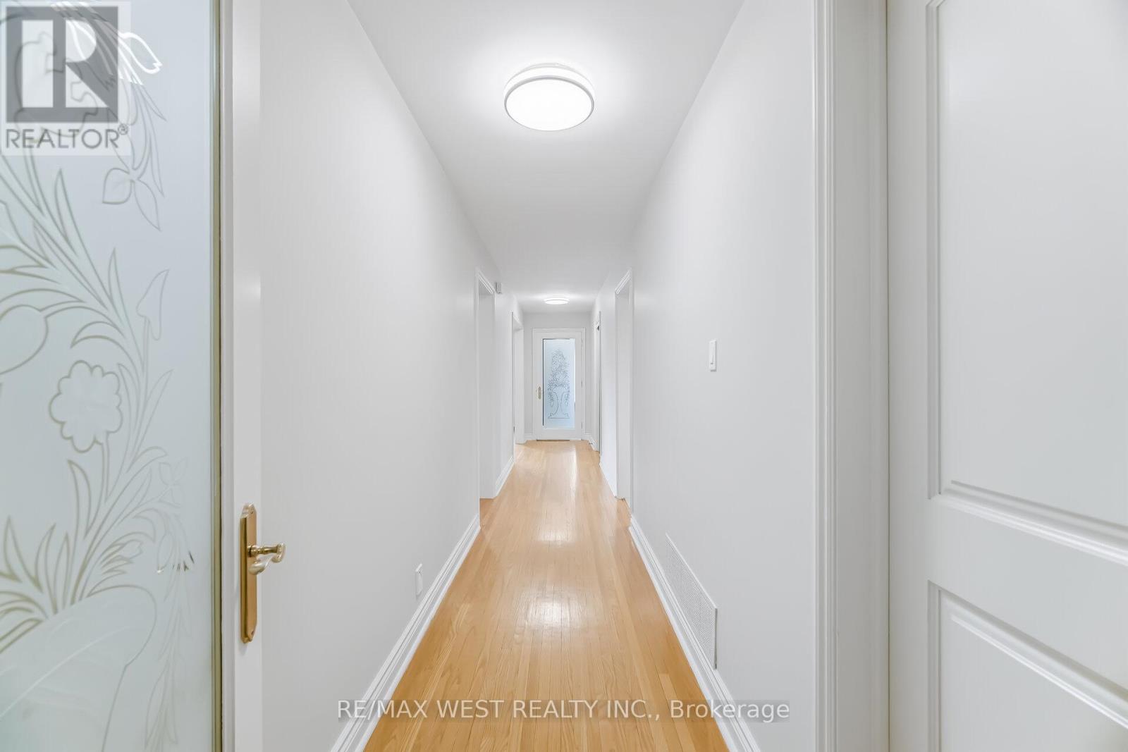 6 Disan Court, Toronto, Ontario  M9V 4A7 - Photo 15 - W12930106