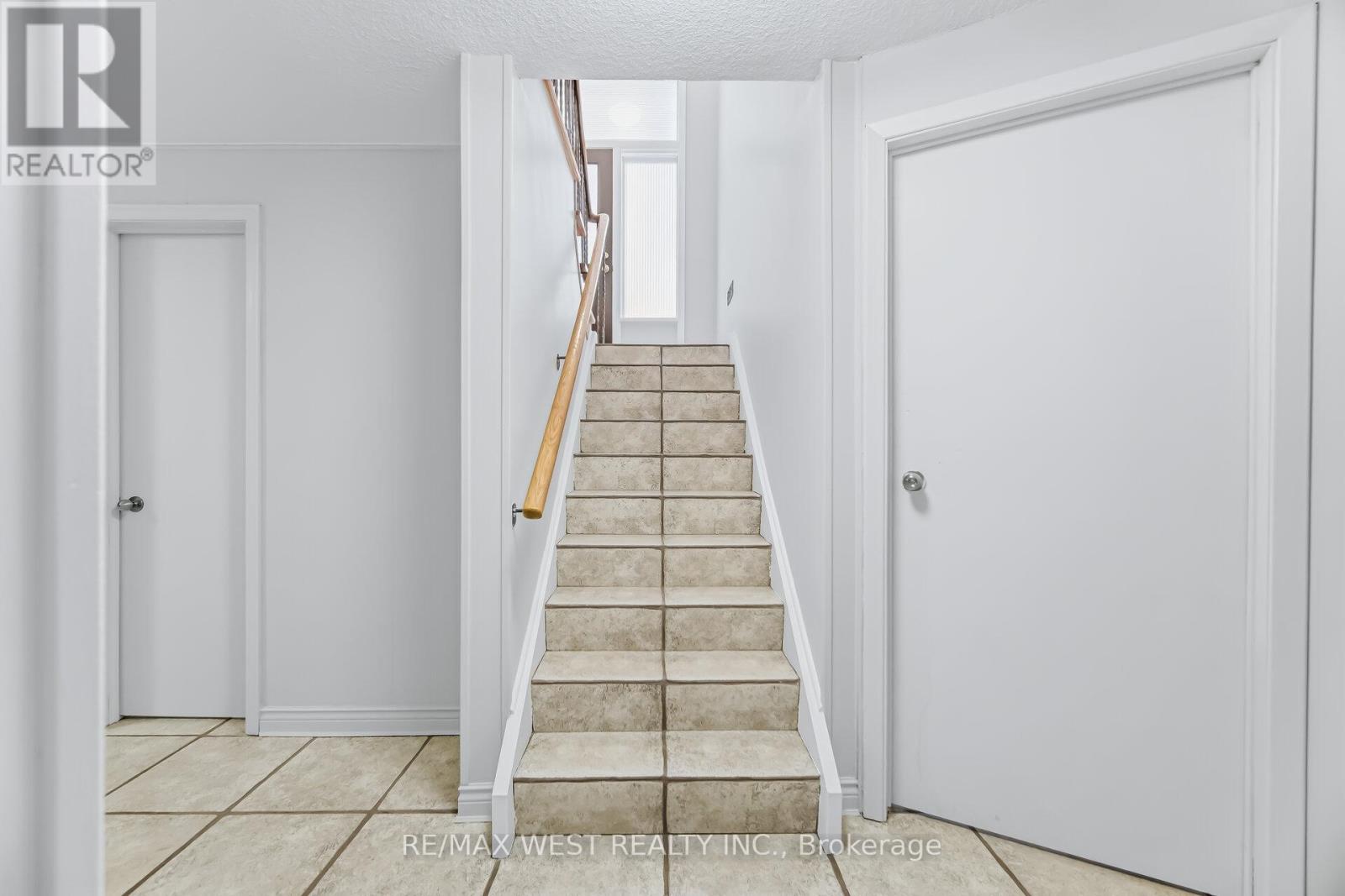 6 Disan Court, Toronto, Ontario  M9V 4A7 - Photo 20 - W12930106