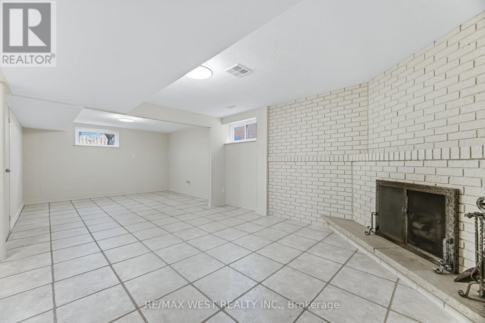 6 Disan Court, Toronto, Ontario  M9V 4A7 - Photo 22 - W12930106