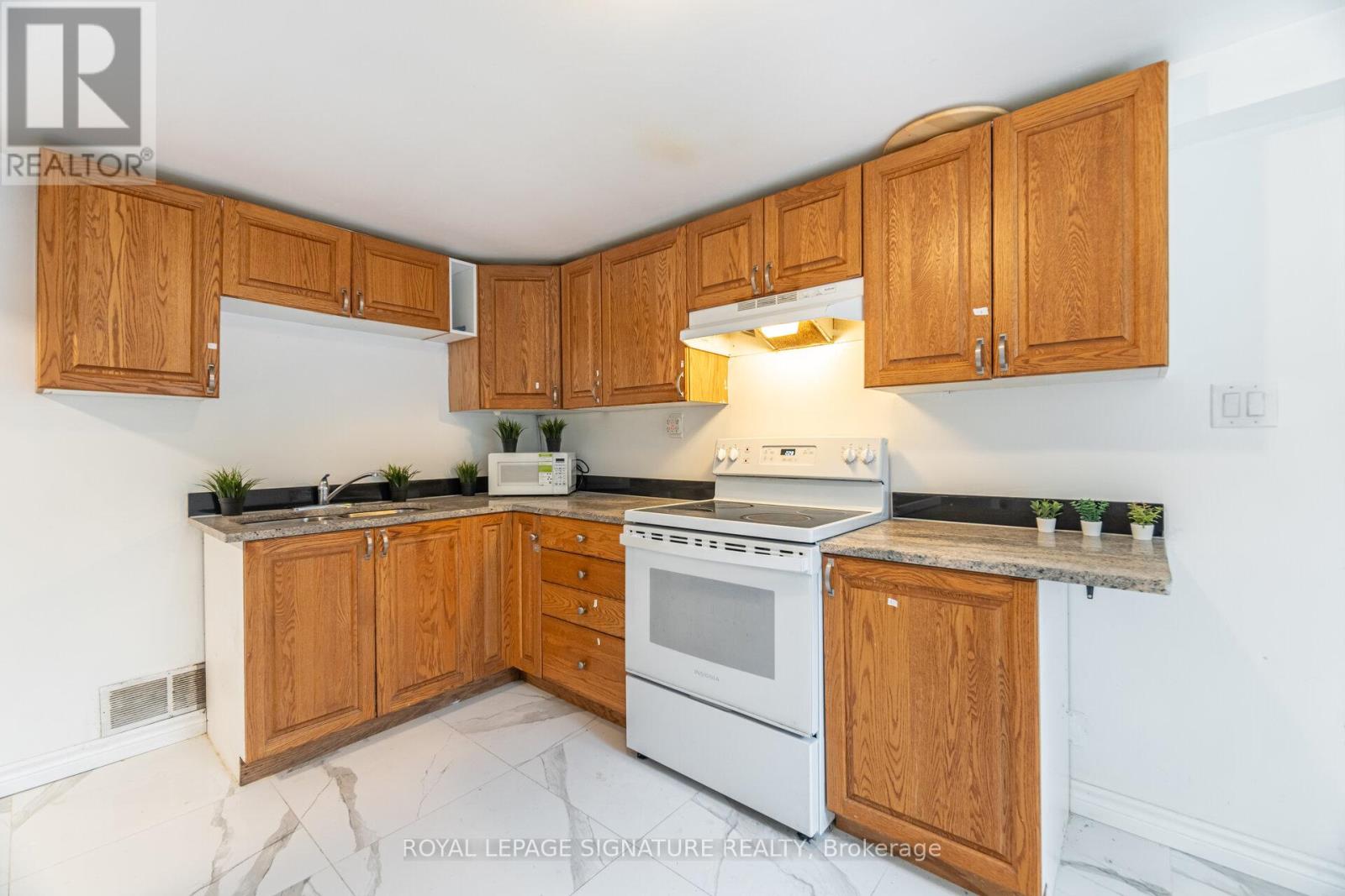 Main - 406 Tamarack Drive, Waterloo, Ontario N2L 4G6 - Photo 11 - X12888620