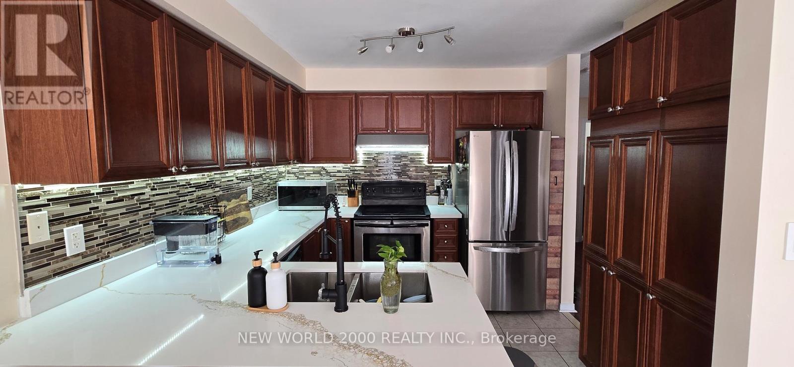 27 Stonewood Street, Ajax, Ontario  L1S 0B3 - Photo 3 - E12930810