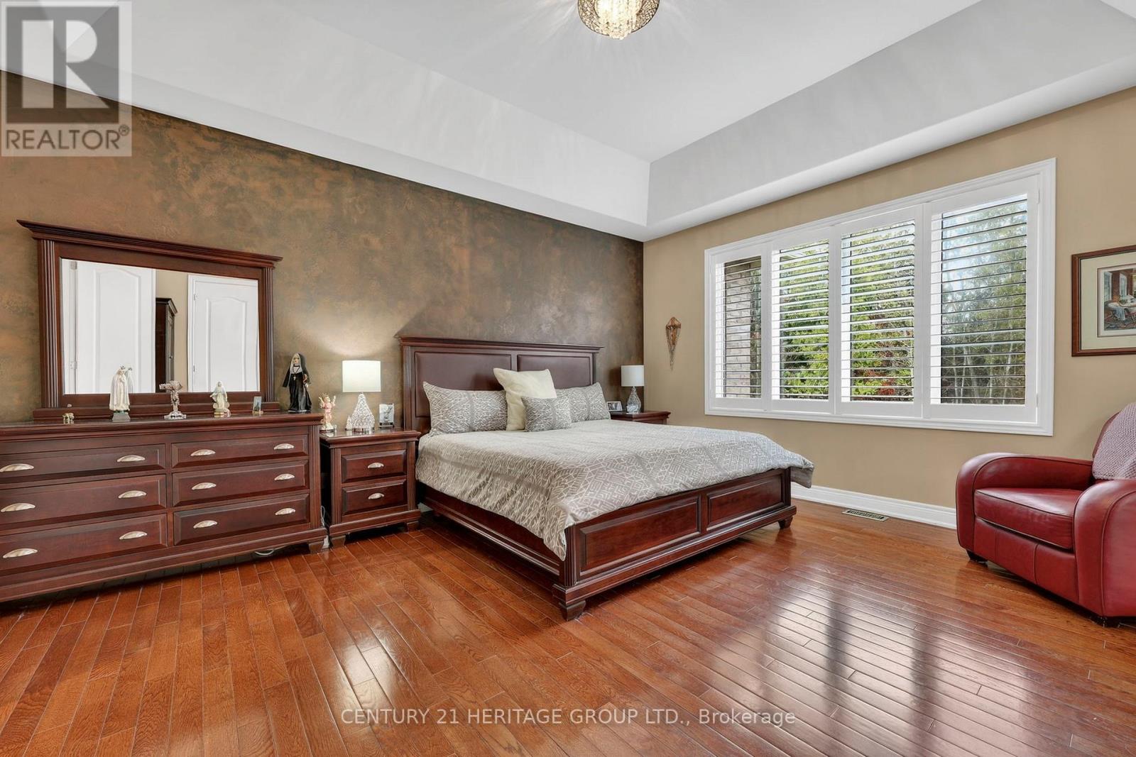 19 Shore Crescent, Georgina, Ontario  L0E 1S0 - Photo 12 - N12930650