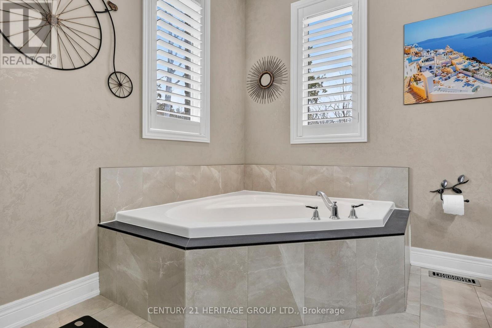 19 Shore Crescent, Georgina, Ontario  L0E 1S0 - Photo 15 - N12930650