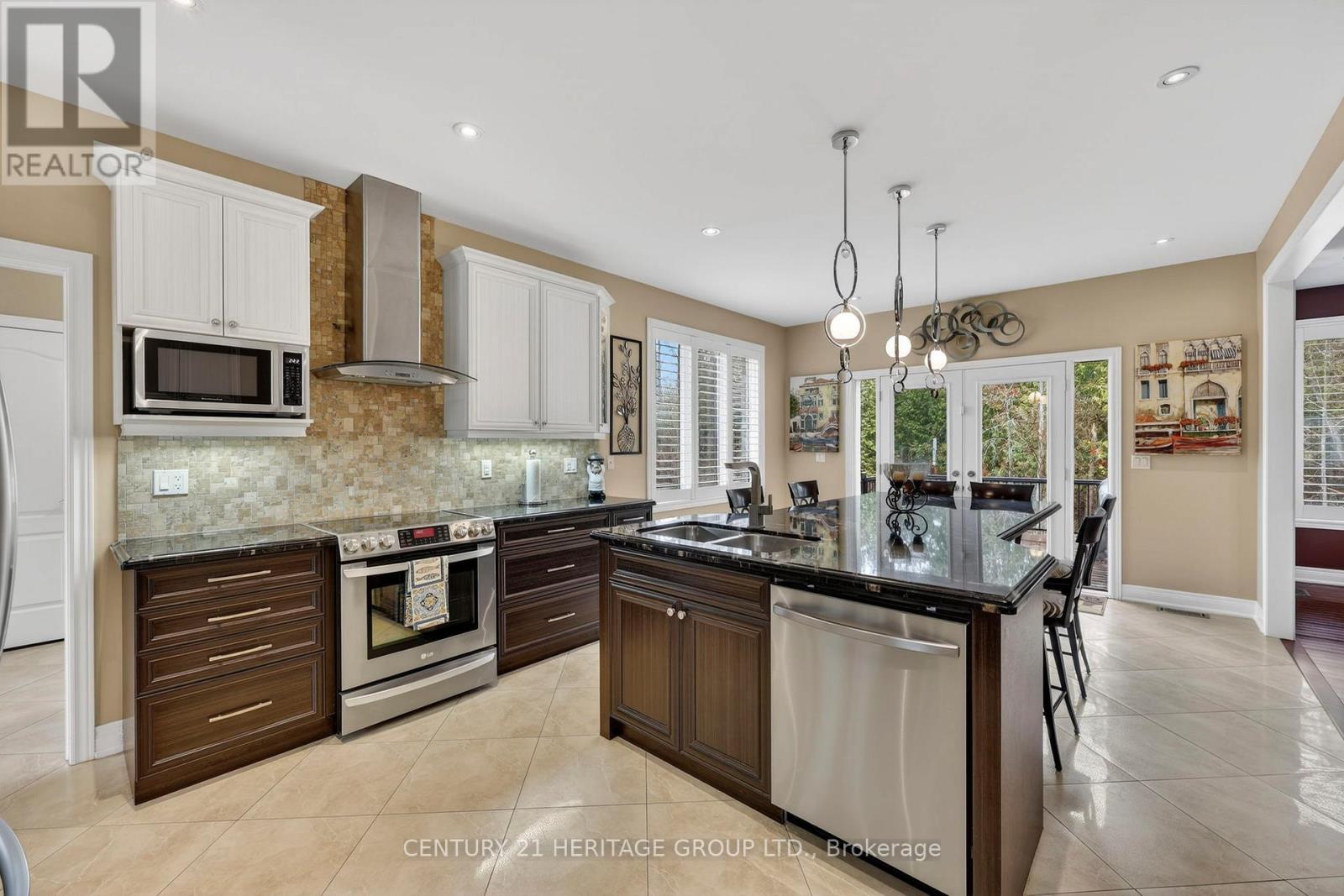 19 Shore Crescent, Georgina, Ontario  L0E 1S0 - Photo 6 - N12930650