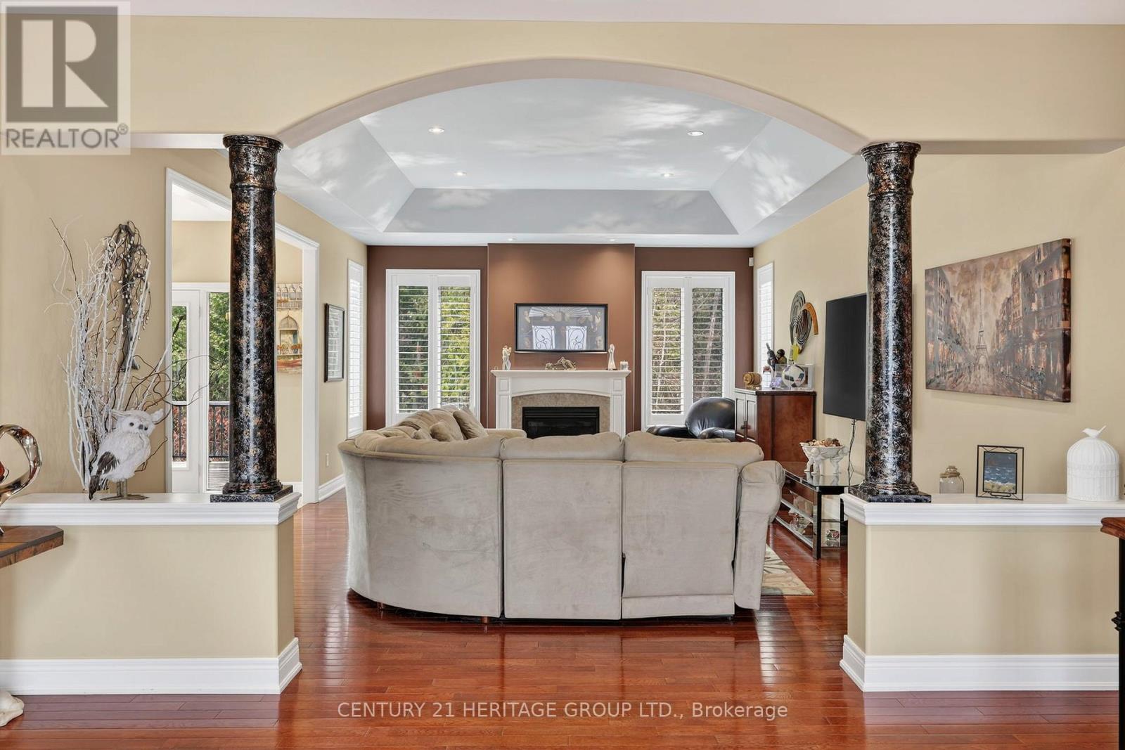 19 Shore Crescent, Georgina, Ontario  L0E 1S0 - Photo 9 - N12930650