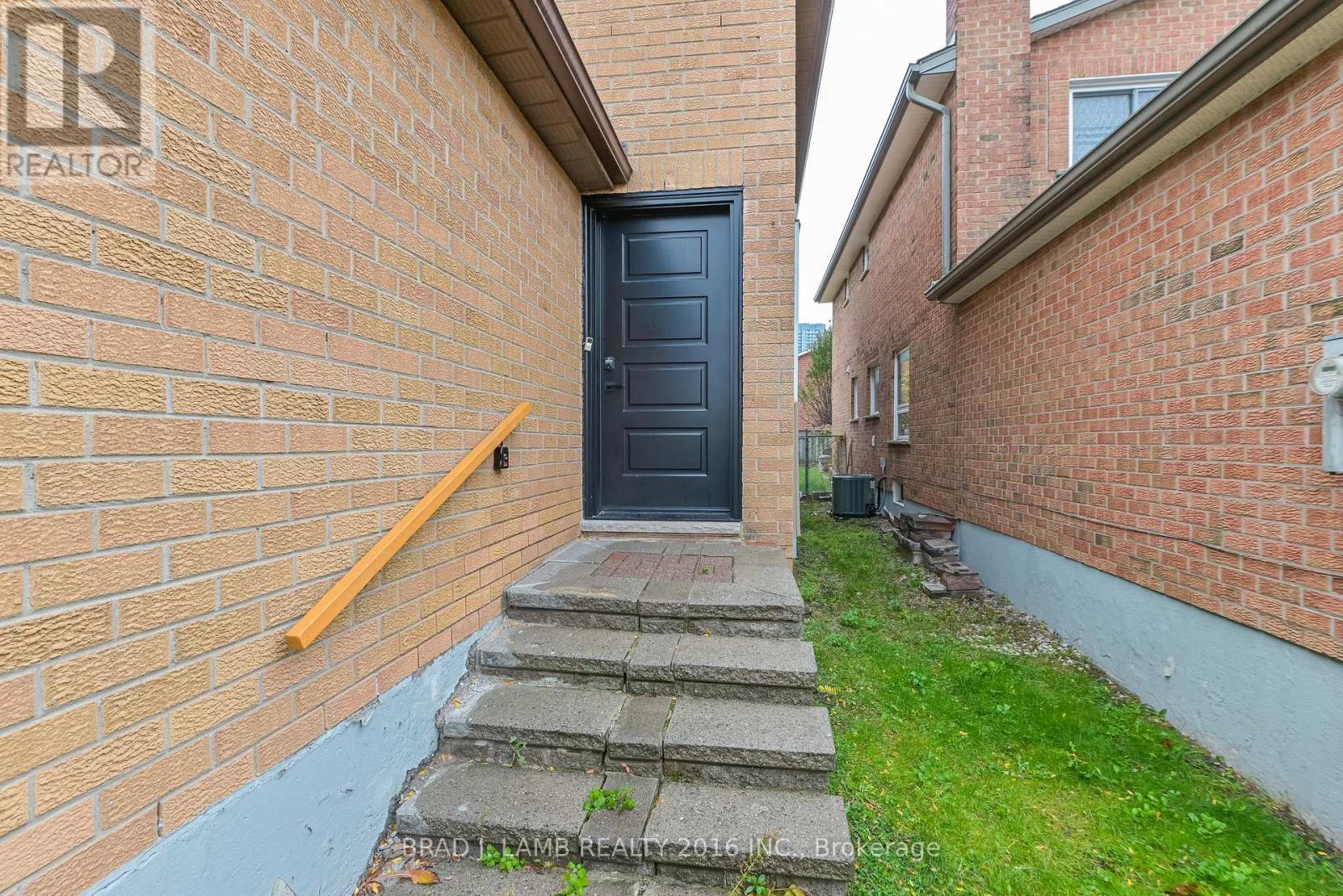 Bed 2 - 54 Campbell Avenue, Vaughan, Ontario L4J 4Y7 - Photo 4 - N12930654