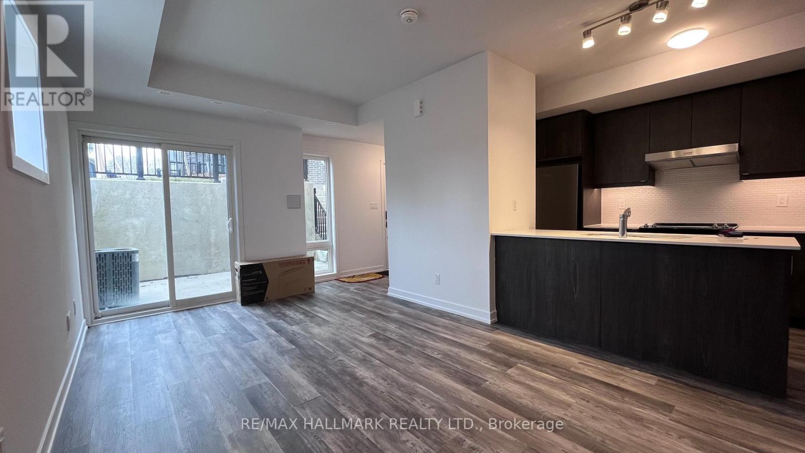 120 - 51 Jefferson Side Road, Richmond Hill, Ontario  L4E 1M1 - Photo 2 - N12930752